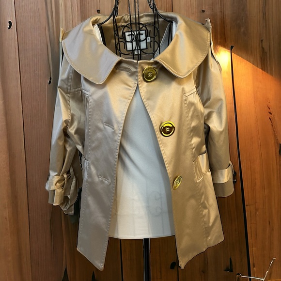 Chaus Jackets & Blazers - Chaus Beige Washable Beige Sateen Jacket Size 8